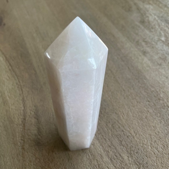 Rose Quartz Obelisk Tower - Picture 7 of 10